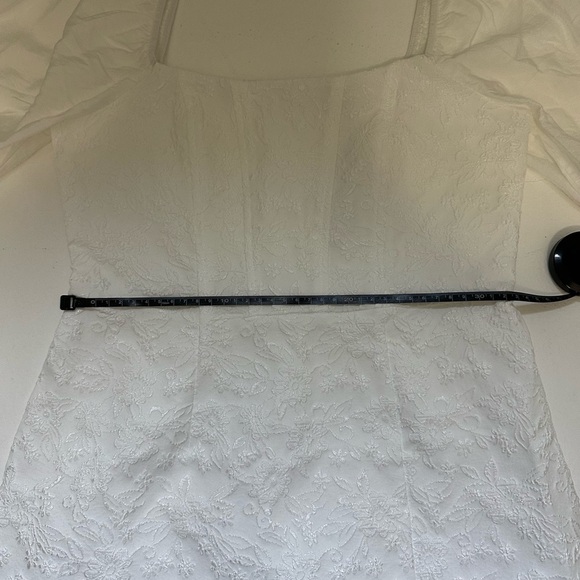 NWT White Bridal Dress with floral imprint, sleeves and small slit size Medium - Picture 7 of 14